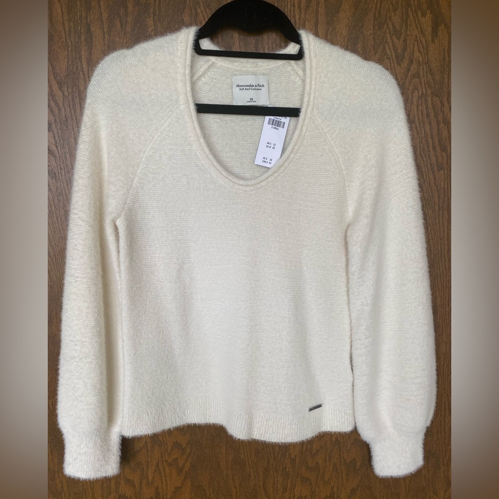 Abercrombie & Fitch womens cream sweater XS - NWT